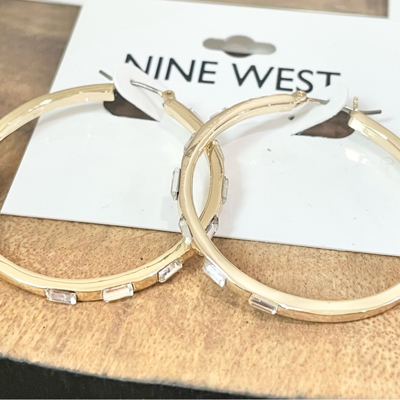 NWT Nine West gold & green long arrow necklace, hoop and dangling earrings - Picture 12 of 12